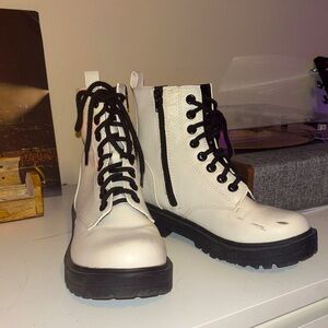 SODA WHITE COMBAT BOOTS